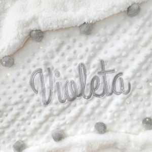 Cobija Marfil Doble Faz Burbujas con Pompones Gris