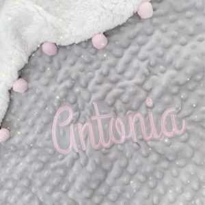 Cobija Gris Doble Faz Burbujas con Pompones